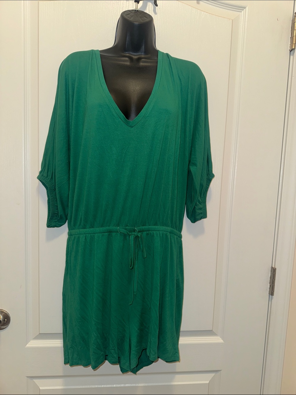 NWOT VENUS Emerald Green V-Neck Romper - Women’s Size L